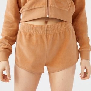 ☀️Aritzia Sunday Best Kiera Short Velour Mini Shorts in Tan